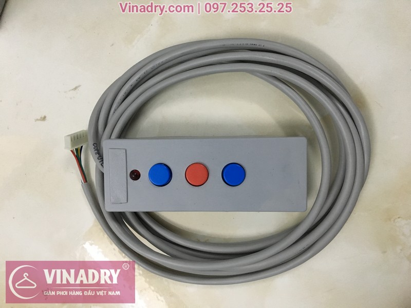 Điều khiển thông minh và tiện dụng của giàn phơi bấm điện VinadryAE711