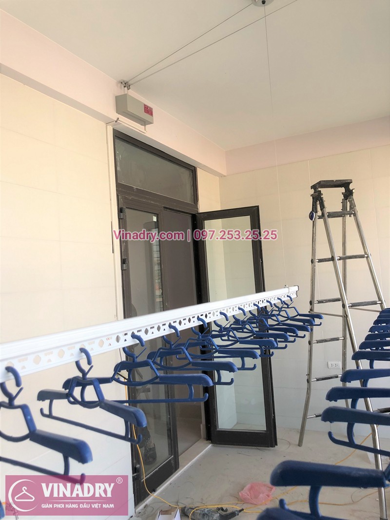 Lắp đặt thực tế giàn phơi thông minh bấm điện tự động Lắp đặt thực tế giàn phơi thông minh bấm điện tự động