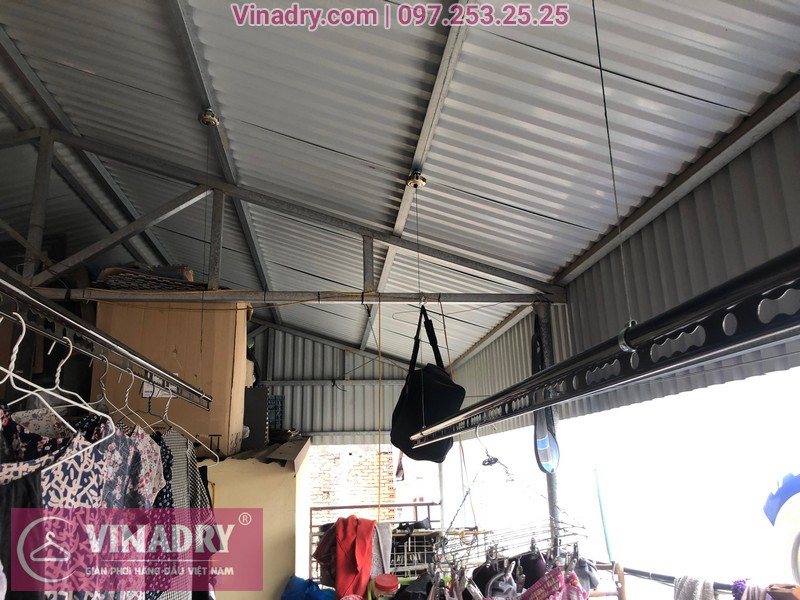 Lắp giàn phơi thông minh Vinadry GP941 trên trần mái tôn tại số 162 ngõ trại cá Hai Bà Trưng Hà Nội, nhà ông bà Tiến Nhung.