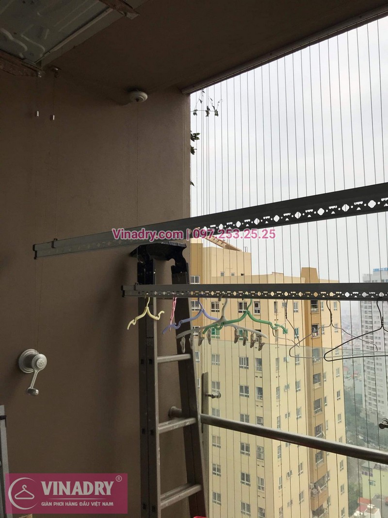 Vinadry lắp lưới an toàn ban công cùng giàn phơi thông minh cho nhà anh Trực tại Vimeco CT4 Tower, Trung Hòa, Cầu Giấy, Hà Nội - 03