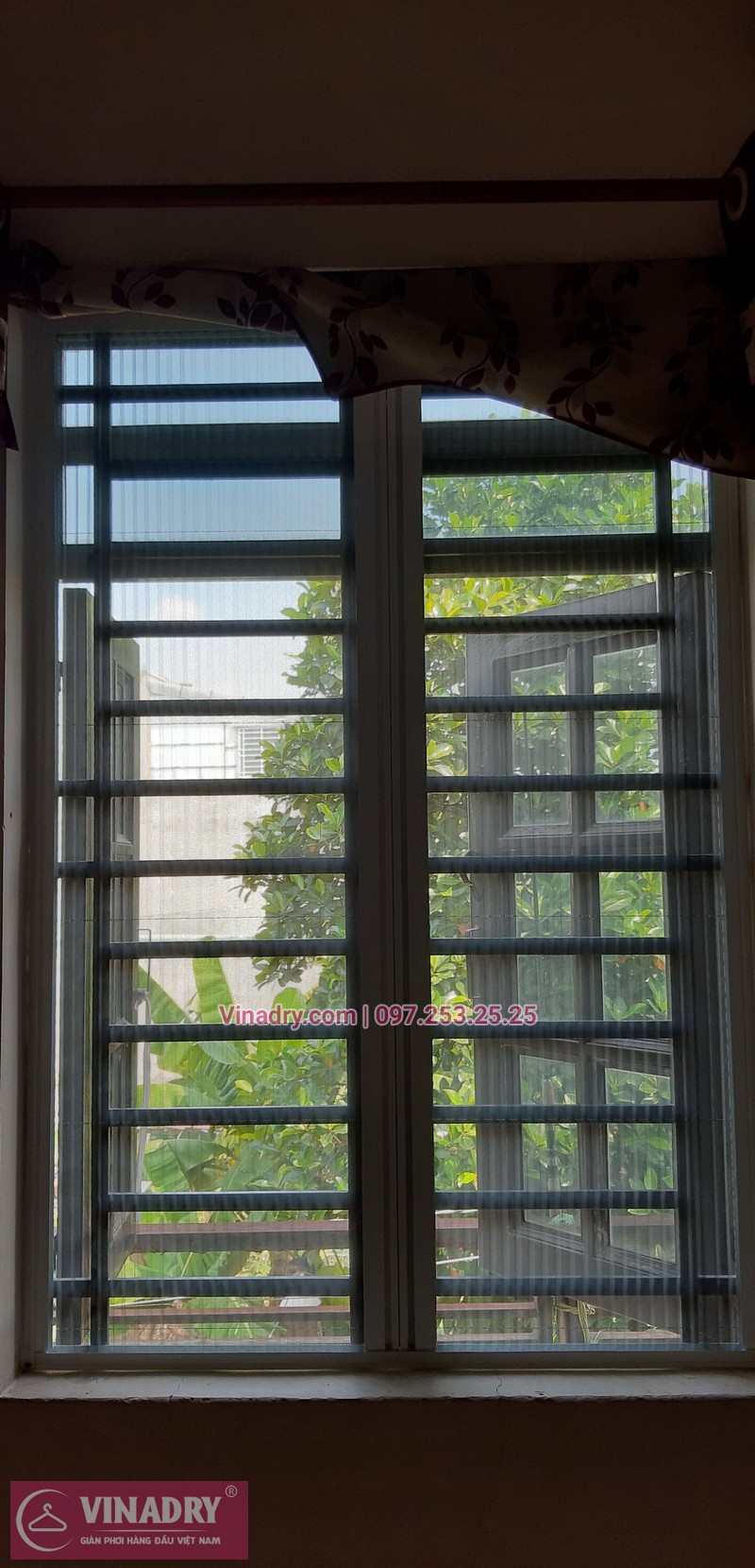 Cửa lưới chống muỗi tự cuốn cho cửa sổ